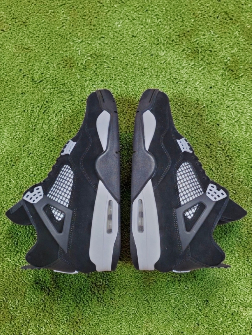 DS Air Jordan 4 Retro 'White Thunder' - Size 11 - FQ8138-001 - Black/White